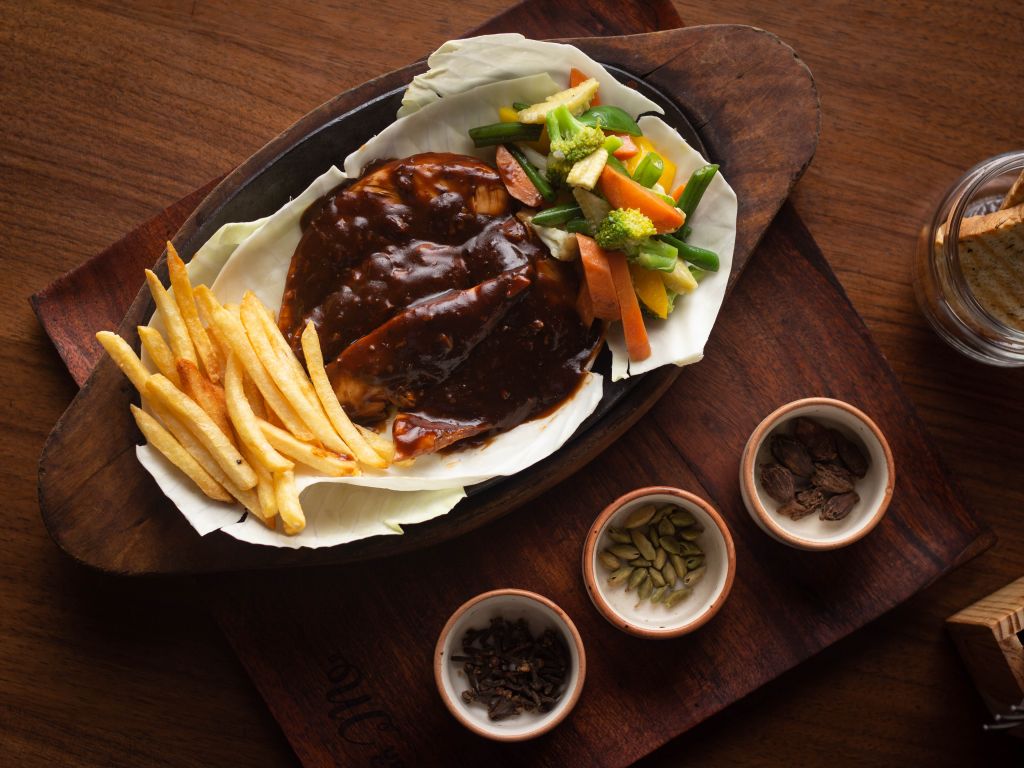 Best Sizzlers in Ahmedabad. Why Cafe Upper Crust Has Been Getting It Right Since 1996